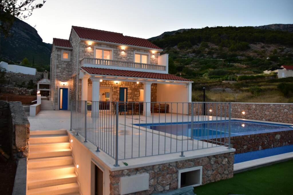 Villa Katarina - Infinity Pool With Amazing View ボル エクステリア 写真